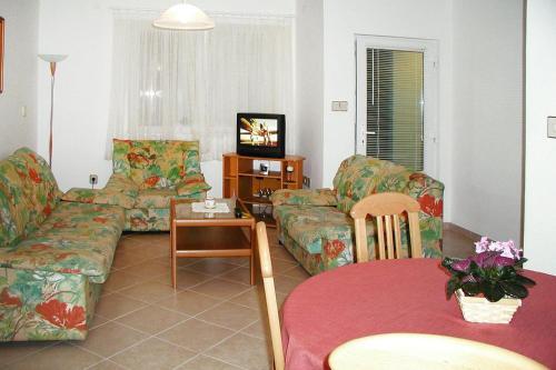 Apartments Villa Nada Podgora - Cdm05024-dyc