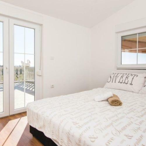 Ferienhaus Laura Mit Pool F�r 10 Leute