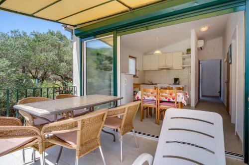 Apartments Valun