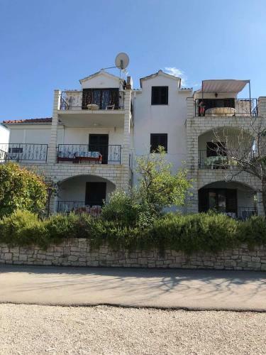 Apartments Sonja Supetar