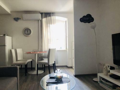West Wall Apartment