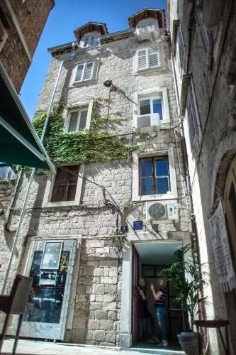 West Wall Apartment