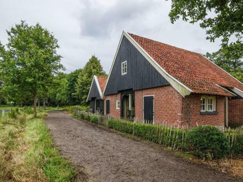 Apartamentos Cozy Farmhouse In Enschede With Terrace