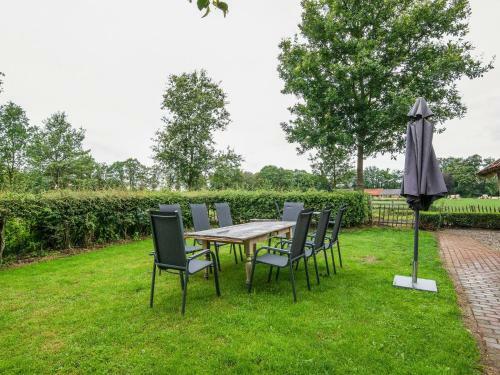 Apartamentos Cozy Farmhouse In Enschede With Terrace