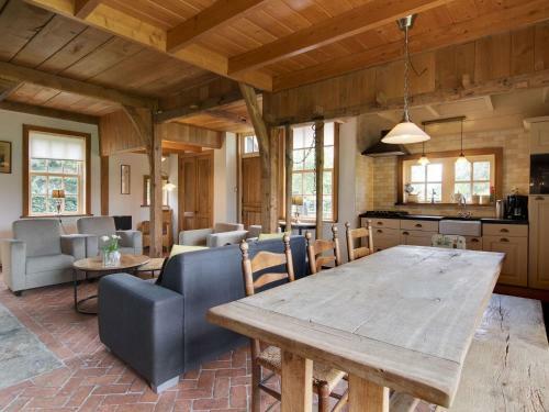 Apartamentos Cozy Farmhouse In Enschede With Terrace