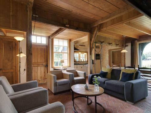 Apartamentos Cozy Farmhouse In Enschede With Terrace