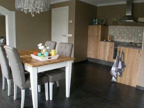 Cozy Charming Apartment In Roosteren By The Lake