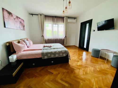 Hostal Holiday Home Esku