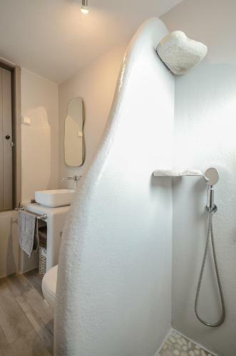 Wave Whisper Villa