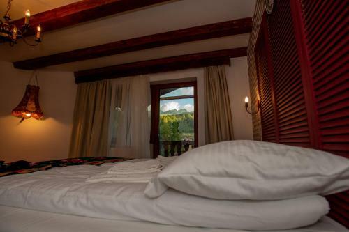 Hostal Casa De Sub Munte