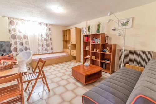 Pine Trees Apartment