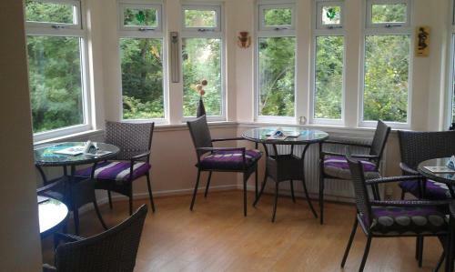 Hostal Strathavon B&B