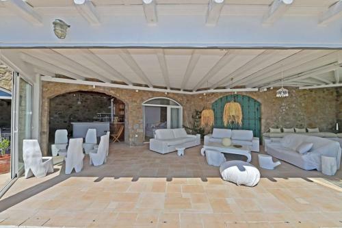 Villa Cliff Top 270