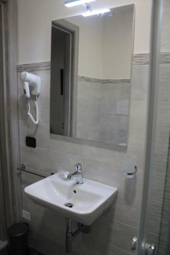 Hostal Crifea Rooms