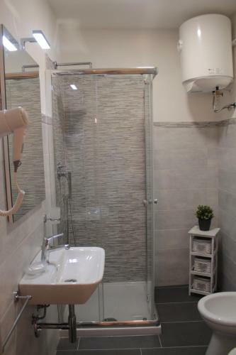 Hostal Crifea Rooms