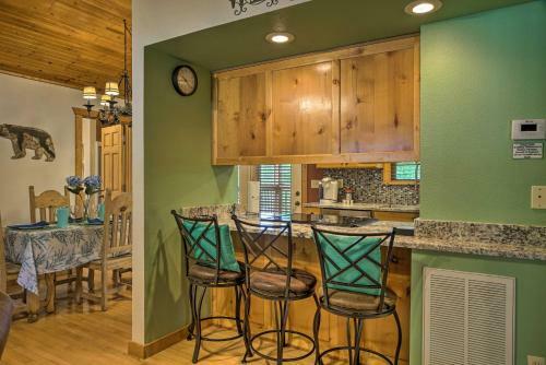 Lakeside Resort Retreat With Pool Access And Deck
