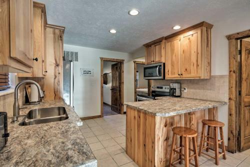 Luxury Cabin With Pond, Working Ranch Near Nevada, Mo