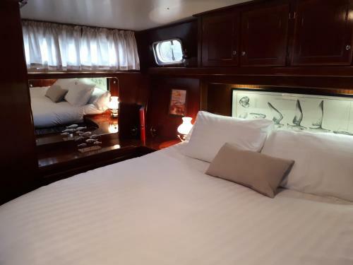 Cabana & Boat "corus"