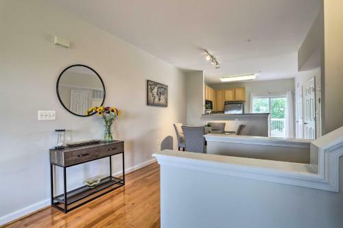 Chic Ashburn Townhome With Balcony, Pool Access