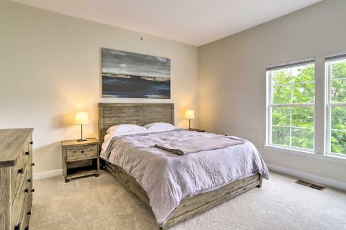 Chic Ashburn Townhome With Balcony, Pool Access