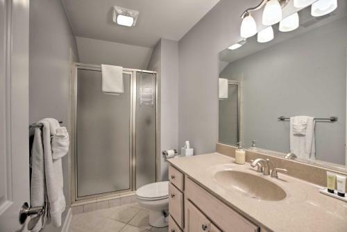 Spacious Wintergreen Resort Home With Hot Tub!