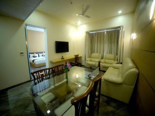 Alexander Luxury Hotel
