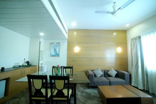 Alexander Luxury Hotel