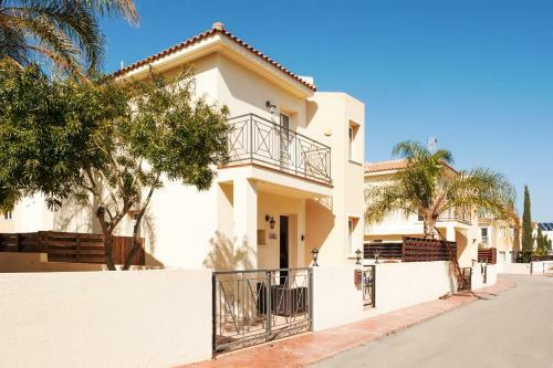 Crystal Blue Villa In A Perfect Location