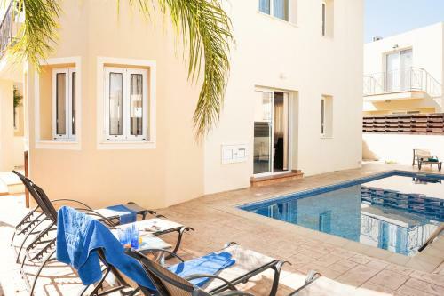 Crystal Blue Villa In A Perfect Location