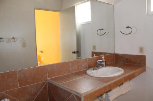 Hostal Coral Reef Inn