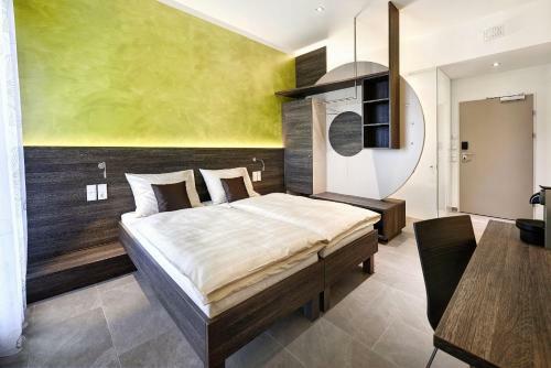 Eee Hotel