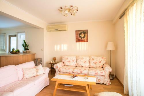 Modern Apartment With Sea View & Private Pool In Saronida