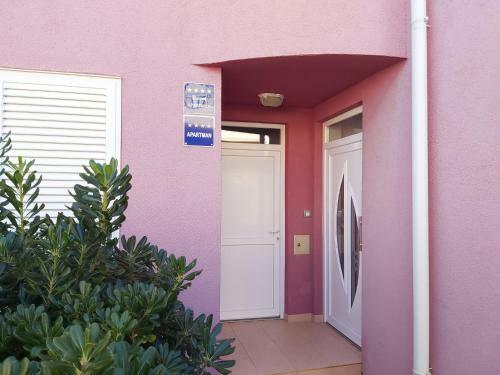 Apartment Nika, 4*, 2-bedroom, Barbecue