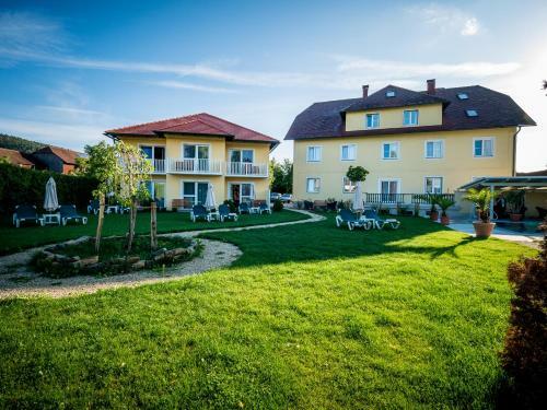 Dorf Hotel Gr�ner Baum