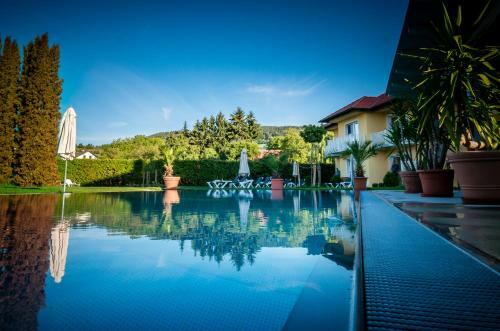 Dorf Hotel Gr�ner Baum