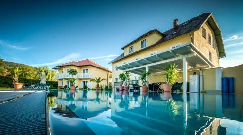 Dorf Hotel Gr�ner Baum