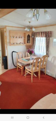 King's Caravan Park, Caravan To Sleep 6 People