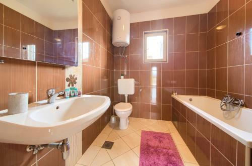 Rasopasno Apartment With Terrace And Private Parking