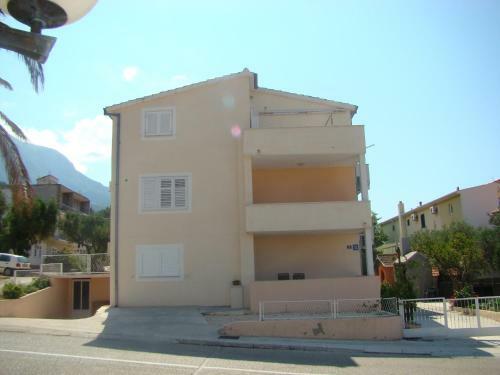 Hostal Apartments Ada