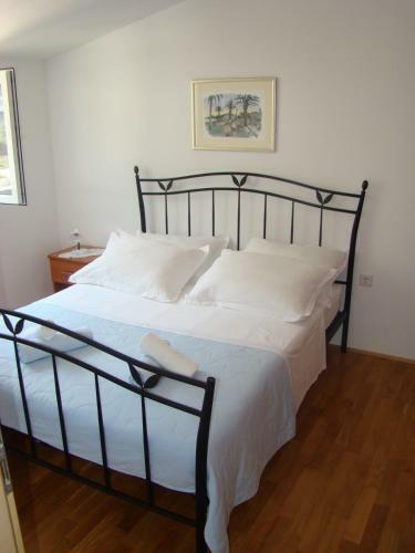 Hostal Apartments Ada