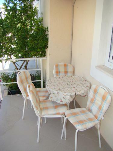 Hostal Apartments Ada