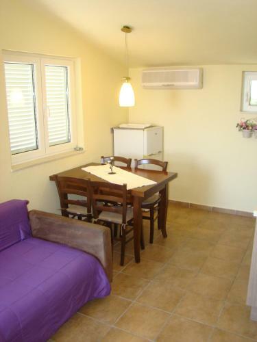 Hostal Apartments Ada