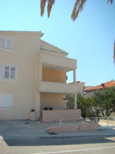 Hostal Apartments Ada