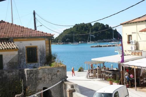 Hostal Lefcothea Guest Rooms