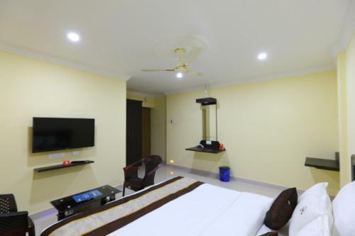 Hotel Saibala Deluxe - Near Airport