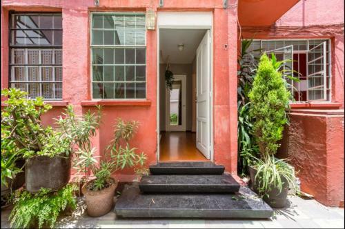Rustic Chic House, Steps Away From Reforma