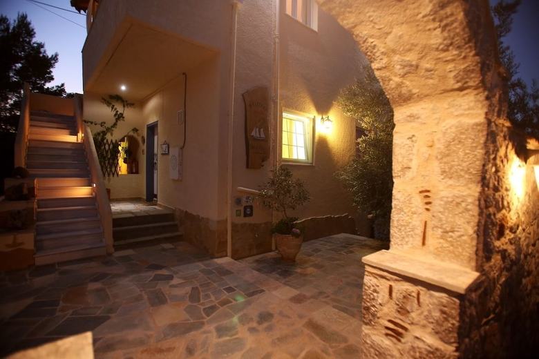 Hostal Studio Maistros