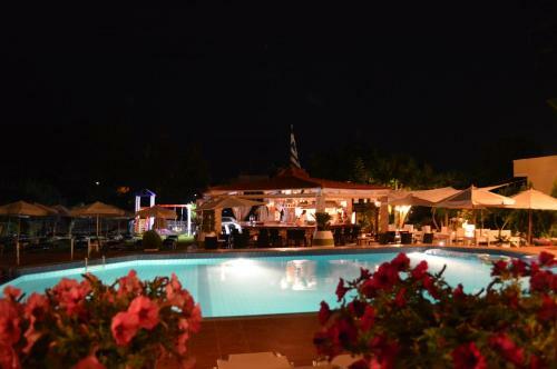 Nikos Apartments