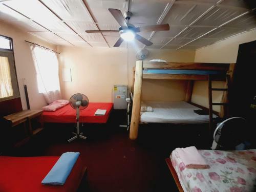 Hostal The Old School
