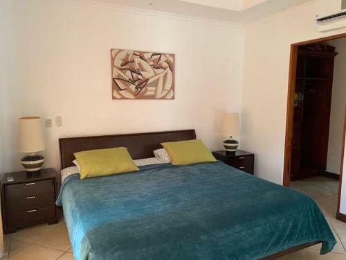Beautiful 3 Bedroom Townhome 100m From The Beach